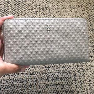 NWOT Tory Burch Marion Embossed Wallet